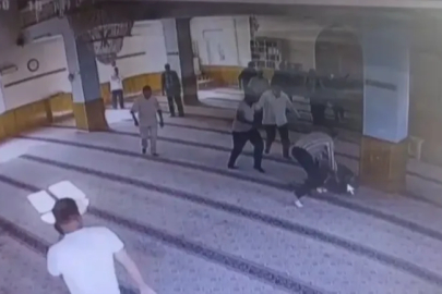 Komşusunu camide namaz kılarken öldürdü