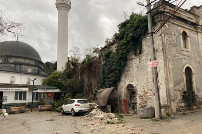 Fırtına tarihi kiliseyi de vurdu