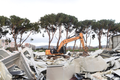 Osmangazi’de Tarım Arazilerindeki Kaçak Depolar Yıkılıyor