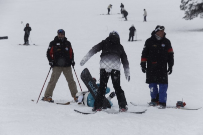 Uludağ'da kar kalınlığı 76 santimetreye ulaştı, pistler doldu taştı