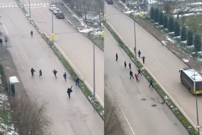 Bursa’da kar topu gerginliği: Otobüs şoförü çocukları sopayla kovaladı