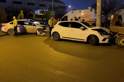 Otomobil savrulup kamyonete çarptı: 2 yaralı