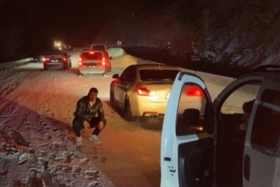 Oylat Kaplıcaları'nda 20 araç yolda mahsur kaldı