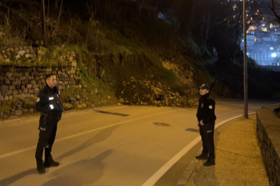 Bursa'da heyelan: Tophane-Muradiye yolu ulaşıma kapandı