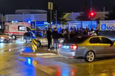 Kontrolden çıkan otomobil yayalara çarptı