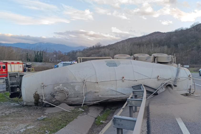 Bursa'da beton tankeri devrildi: 1 ölü