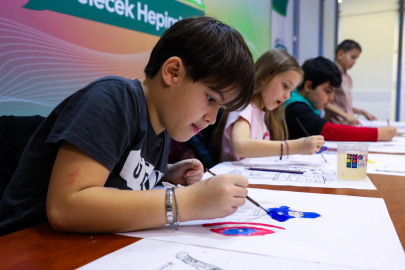 Çocuklar bir günlüğüne ressam oldu