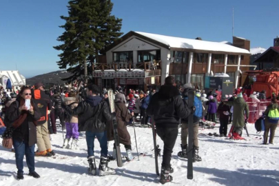 Uludağ'da güneşli hafta sonu: Zirve tatilcilerle doldu