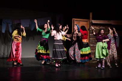 ‘Deli Ayten’ Müzikali Yüreklere İşledi