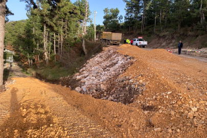 Büyükorhan’da heyelan engeli aşıldı: Zaferiye yolu yeniden trafiğe açıldı