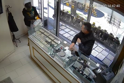 Kuyumcu soygunu güvenlik kamerasında