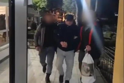 Bursa’da film gibi zehir baskını...Dilenci kılığındaki polis kapıyı açtırdı