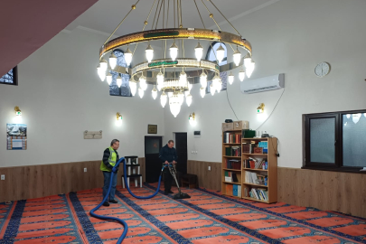 Balkanlardaki camilerde Ramazan temizliği