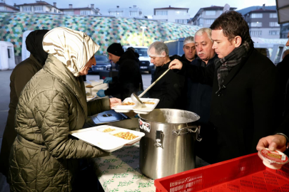 Osmangazi Belediyesi’nin İftar Sofrasında Yüzlerce Kişi Bir Araya Geldi