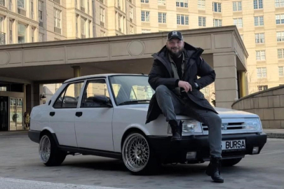 1995 model Tofaş "16" plakası ile New York sokaklarında