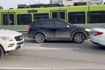 Cipi oto yolun sol şeridine kilitleyip gitti