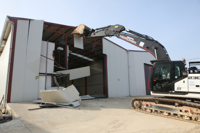 Nilüfer’de tarım alanındaki 900 metrekarelik kaçak yapı yıkıldı