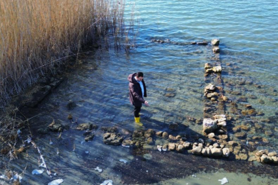 İznik Gölü'nde sular çekildi...Bir tarihi eser günyüzüne çıktı