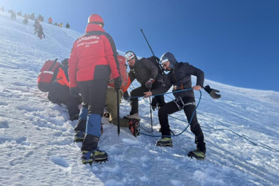 Uludağ'da mahsur kalan 2 kadın kurtarıldı