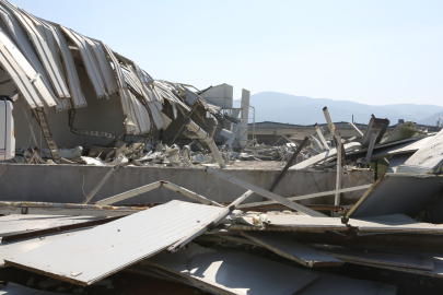 Nilüfer’de 4 kaçak bina yıkıldı