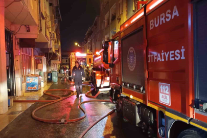 Bursa’da apartmanın çatı katında yangın