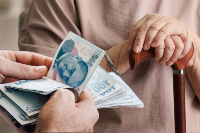Emeklinin maaş ve ikramiyeleri yatırılmaya başlandı! İşte SSK, Bağ-Kur ve Emekli Sandığı ödeme takvimi