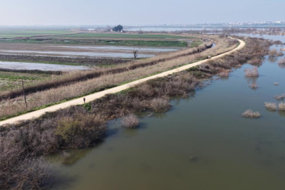 Karacabey çiftçisi yeni sezon ekimleri için suların çekilmesini bekliyor