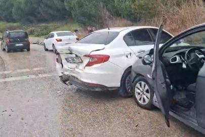 Otobanda zincirleme kaza: 4 araç birbirine girdi