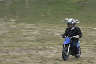 2 Yaşında Bisiklet, 4,5 Yaşında Motosiklet: 8 Yaşındaki Kerem Pistlere Hazırlanıyor