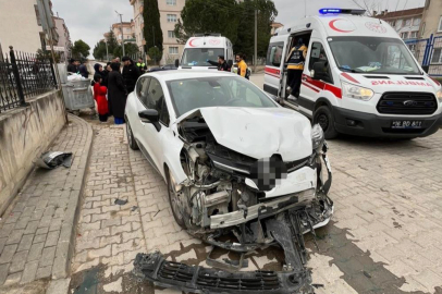 Bursa'da otomobillerin çarpıştığı kazada 5 kişi yaralandı.