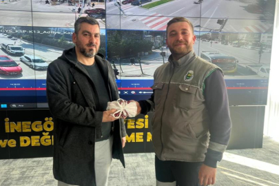 Yolda bulduğu 200 bin lirayı sahibine teslim etti