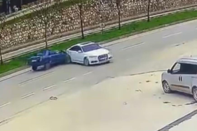 Bursa'da film sahnesi gibi kaza: Çarptığı araç sürücüsüz çıktı!