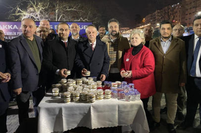 Bursa'da Muhsin Yazıcıoğlu için Ulucami'de mevlid okutuldu, helva ikram edildi