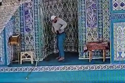 Oltalı hırsız camiden mikrofon çaldı