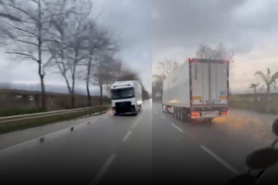 Bursa'da korku dolu anlar, direği deviren TIR olay yerinden kaçtı
