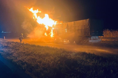 Bursa'da  tır yangını yol trafiğe kapandı