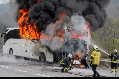 Bursa seyir halindeki yolcu otobüsü bir anda alev topuna döndü