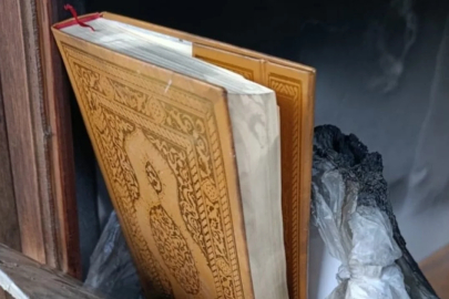 Küle dönen evde sadece Kur'an-ı Kerim yanmadı...