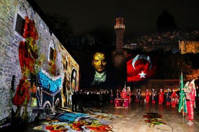 Bursa’nın 700 yıllık destanı ışık gösterisiyle anlatıldı