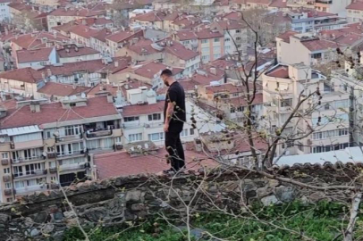 Tophane'de Yürekleri Ağza Getiren Anlar: Eşi İçin Surlara Çıktı, Kazara Düştü!