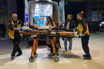 Sokak Ortasında Aşk Dehşeti, İki Genç Kız Birbirini Bıçakladı