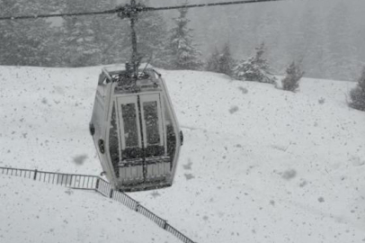 Bursa'da Nisan sürprizi: Uludağ'da kar yağışı etkili oldu