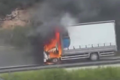 Seyir halindeki kamyon, alev alev yandı