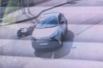 Bursa'da cip ile motosiklet çarpıştı, 2 kişi yaralandı: Kaza anı kamerada