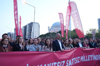 Bursa’da  Destek Yürüyüşü: Binlerce Kişi Mustafa Bozbey İçin Sokakta