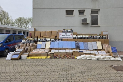 Bursa’da kaçak tütün baskını: Depo ve araçlardan servet çıktı