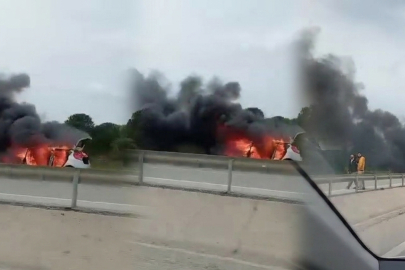 Seyir halindeki otomobil alev aldı