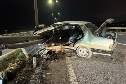 Araç, bariyere ok gibi saplandı