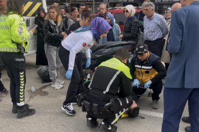 Bursa’da işçi servisine motosiklet çarptı: 2 yaralı