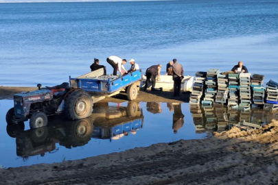 İznik Gölü’nde bereketli sezon...Gümüş balığında yüzler gülüyor